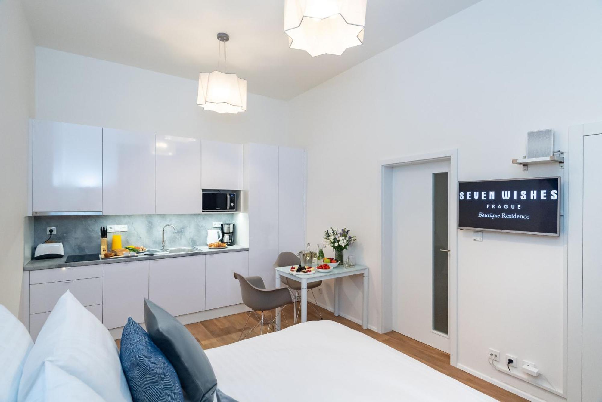 Seven Wishes Boutique Residence By Dwellfort Prague Room photo